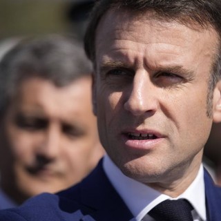 Francia, Macron “A giorni nominerò il nuovo primo ministro”